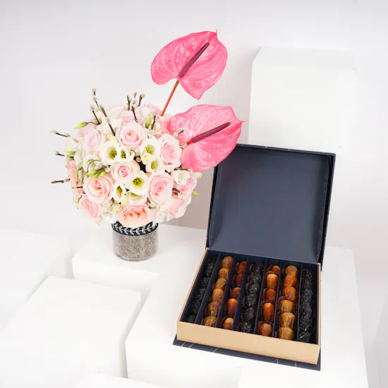 Nua Dates Signature Gifting Box | Light Pink Flowers