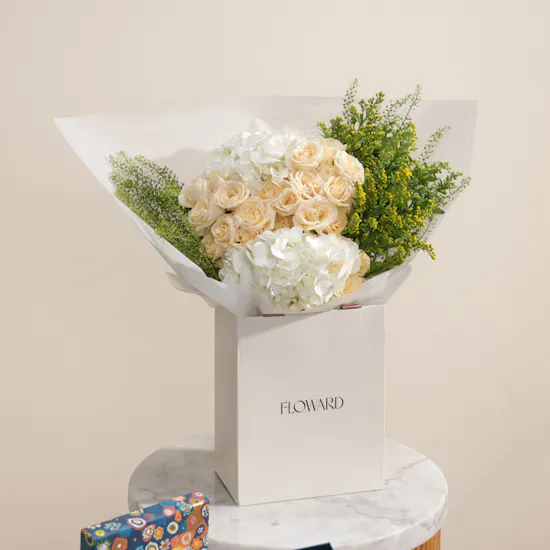 Venchi Murrine Blue Lingottino Chocolate Box | Soft Flower Bouquet