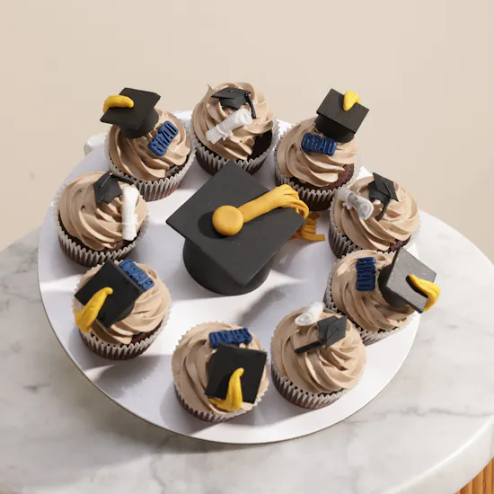 Floward Graduation Chocolate Cupcakes