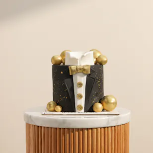 Floward Golden Suit Birthday Cake