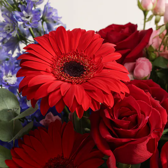 The Happy Twist Flower Vase