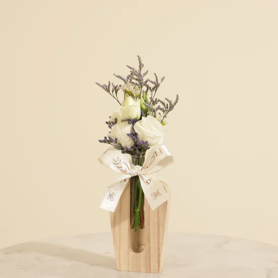 Fresh Pure White Eustoma Vase