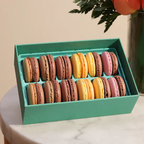 Ermine Macarons Box | Birthday Flower Vase