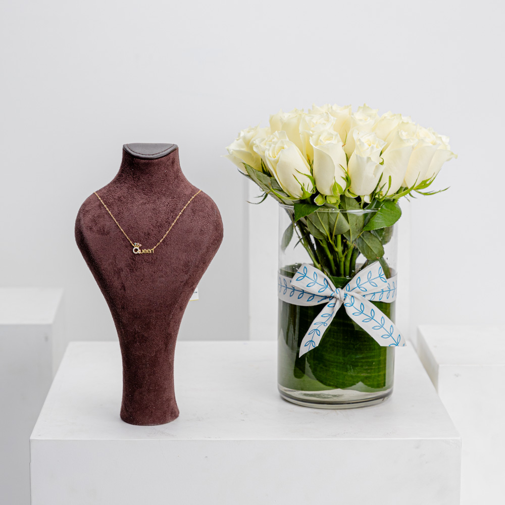 L'azurde Queen Necklace | White Rose Vase
