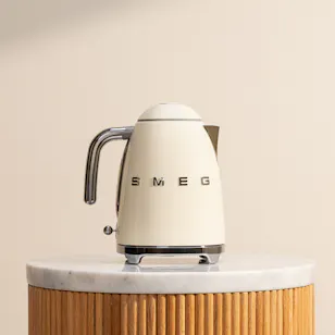 Smeg Retro Style Electric Kettle 1.7 Liter | Cream Color Smeg Retro Style Electric Kettle 1.7 Liter | Cream Color
