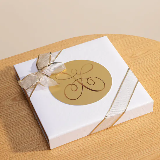 Bateel Qamara Gift Set | White Baby Rose