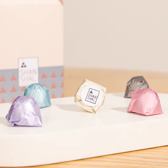 Shan Shal Small Chocolate Box | 15 White Roses