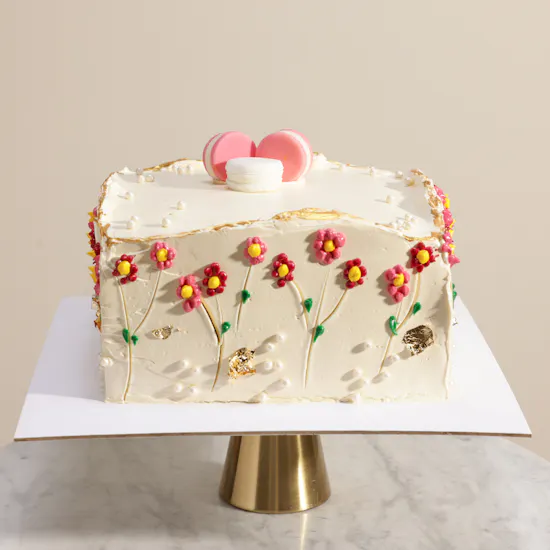 Floward Macarons and Flowers Cake