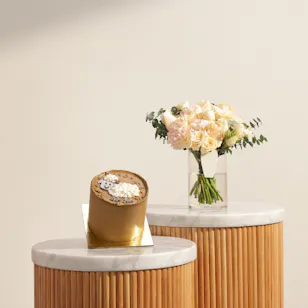Floward Joyful Lamb Cake | Festive Glow Flower Vase