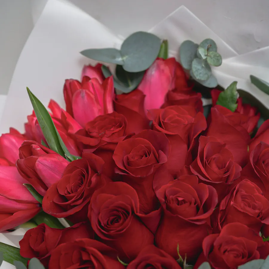 Feel Good Tea Burgundy Leather Tea Box | Red Blooms  3