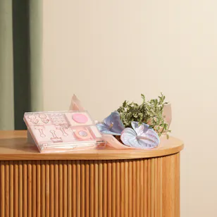 Jarir Bookstore Stationery Set | Delicate Flowers 