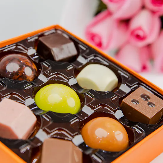 Wunder Small Chocolate Box | Pink Roses Bouquet