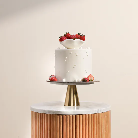 Floward Strawberry Cake