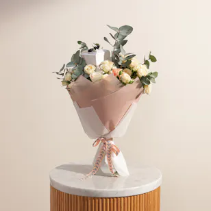 Laderach White Small Chocolate Box | Blooms Laderach White Small Chocolate Box | Blooms