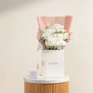 Caroline Svedbom Mini Delia Azore Combo Earrings | Soft Radiance Flower Bouquet Caroline Svedbom Mini Delia Azore Combo Earrings | Soft Radiance Flower Bouquet