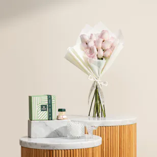 Candle Connection Carmalized Vanilla Crystal Candle | Patchi Classic Chocolate Box and Roses Candle Connection Carmalized Vanilla Crystal Candle | Patchi Classic Chocolate Box and Roses