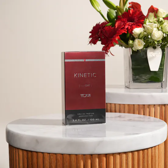 عطر كاينتك للرجال من تومي 100مل | فازة ورد