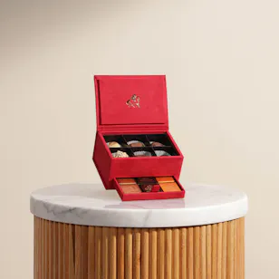 Godiva Mini Royal Chocolate Box | Red Godiva Mini Royal Chocolate Box | Red