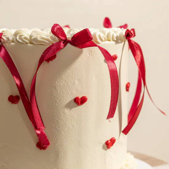 Floward Happy Birthday Bow Cake
