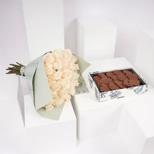 Hanoverian Crepe Dulce Box | Roses Bouquet