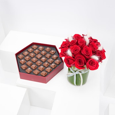 Hanoverian Chocolate of Your Choice & Cylinder Vase