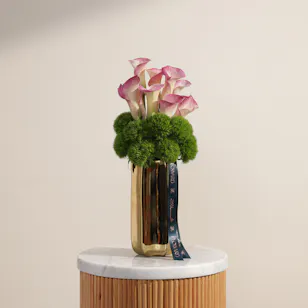 Golden Contour Flower Vase Golden Contour Flower Vase