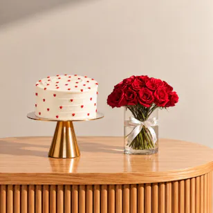 The Hummingbird Bakery Hearts Cake | Sweet Expression Flower Vase The Hummingbird Bakery Hearts Cake | Sweet Expression Flower Vase