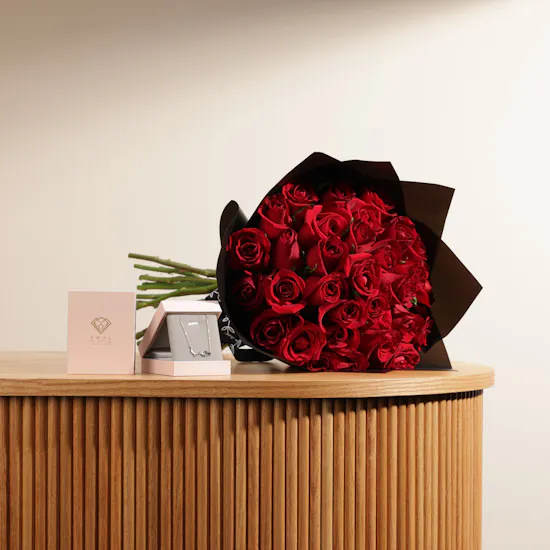 Amal Al Majed Hoob Necklace | Red Roses