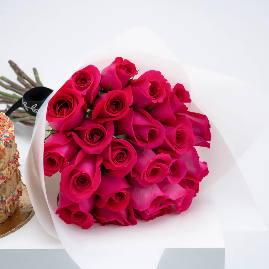 Sucre De Nada Vanilla Birthday Cake | Roses Bouquet 6
