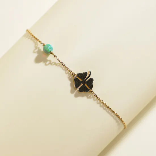 Leïa K. Clover with 1 Bead Bracelet