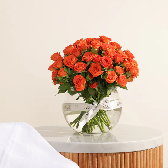 Al Omara Mario Valentino White Ghutra | Roses Vase