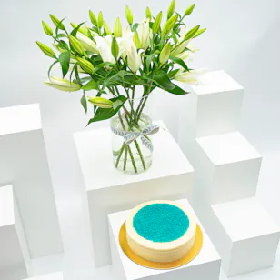 Munch Bakery Blue Velvet Cake | Lilies Vase