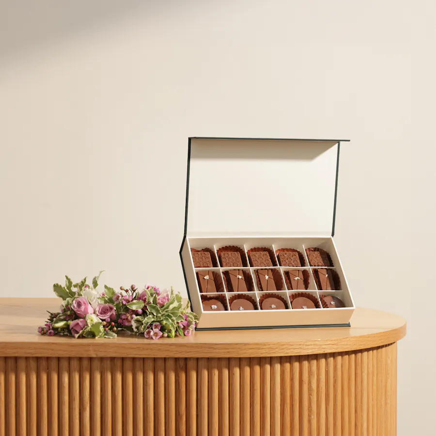 Floward Small Chocolate Box | Delicate Flowers 1