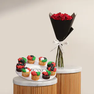 Mister Baker Emirati Women’s Day Cupcakes | Classic Roses Bouquet Mister Baker Emirati Women’s Day Cupcakes | Classic Roses Bouquet