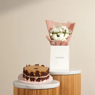 Creamy Ribbons Caramel Carrot Cake | Pure Delight Flower Bouquet Creamy Ribbons Caramel Carrot Cake | Pure Delight Flower Bouquet