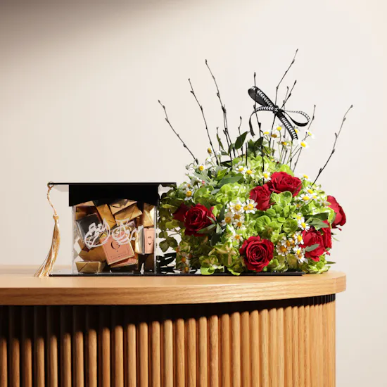 Ghazl Graduation Chocolates Hat | Flowers