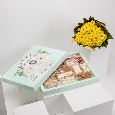 Nola Halawet El Moled Special Box 49 Pieces with Flowers