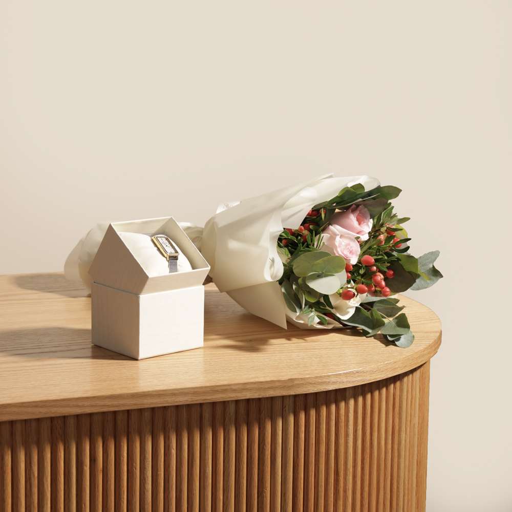 ساعة ذهبي وفضي للنساء من أفاليري | باقة زهور