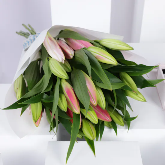 Godiva Royal White Mini Chocolate Box | Beautiful Lilies
