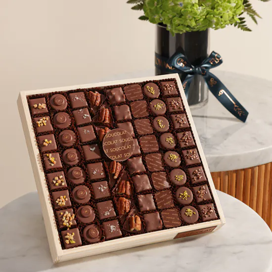 Soucolat Mixed Chocolate Wooden Tray | Blue Hue Flowers