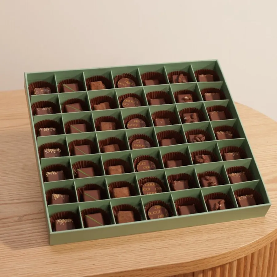 Abucci Chocolate Palm Box | 49 Pieces 1