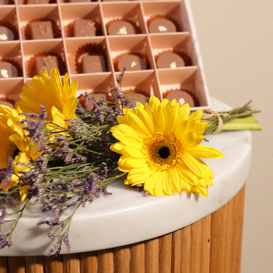 Floward Mix Chocolate Box | Delight Flowers   3