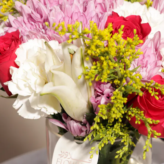 Sucre De Nada Vanilla Birthday Cake | Festive Flower Vase